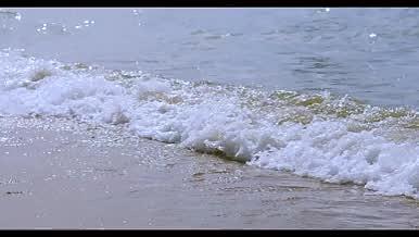 大海、沙滩、海水空镜头素材视频的预览图